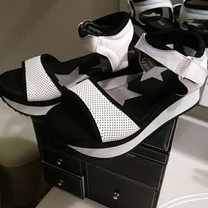 Nwot Qupid stilleto type sandals